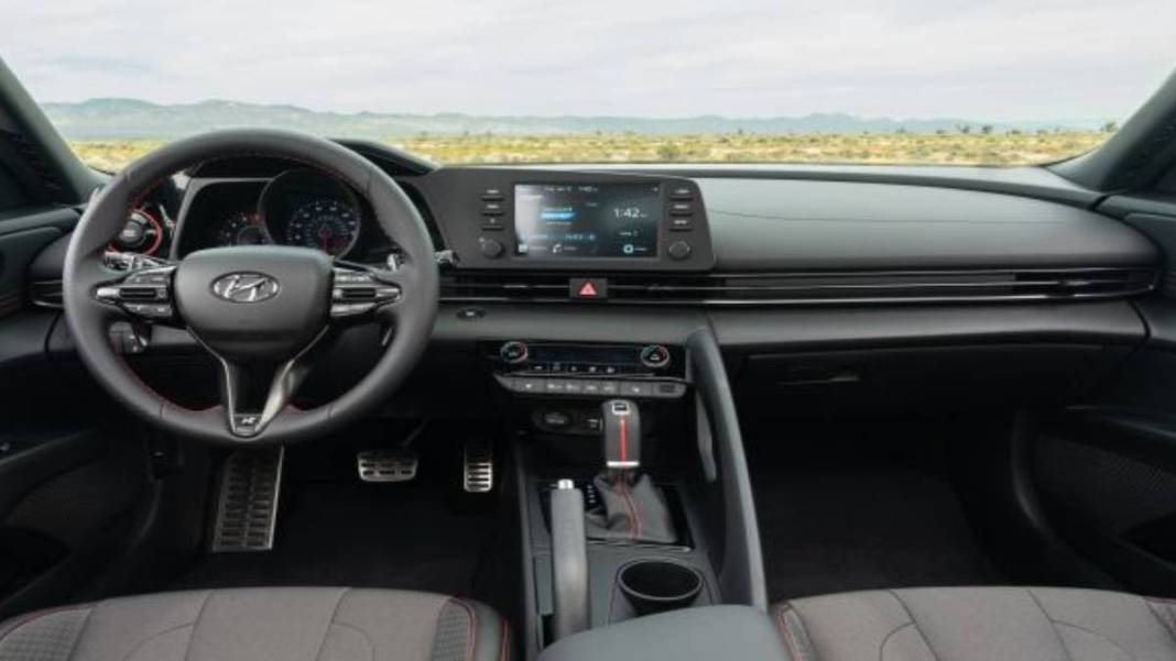 100 bin lira indirimle alın 3 ay sonra ödeyin! Yeni Hyundai Elentra'dan kaçırılmayacak fırsat 4